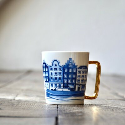 Heinen Delfts blauw - Mok huisje goud